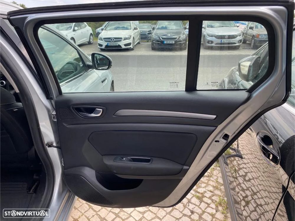 Renault Mégane Sport Tourer E-TECH Plug-in 160 INTENS - 13