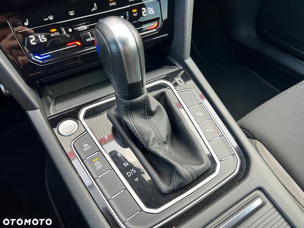 Volkswagen Passat Alltrack 2.0 TDI SCR DSG 4Motion - 24
