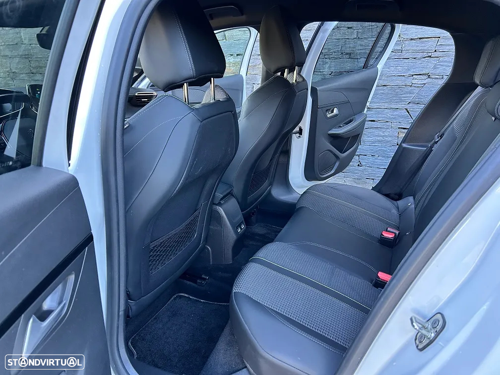 Peugeot e-208 50 kWh GT Line - 16