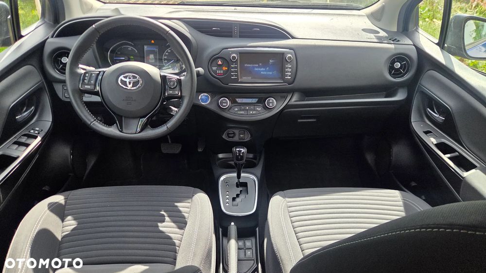 Toyota Yaris Hybrid 100 Premium - 5