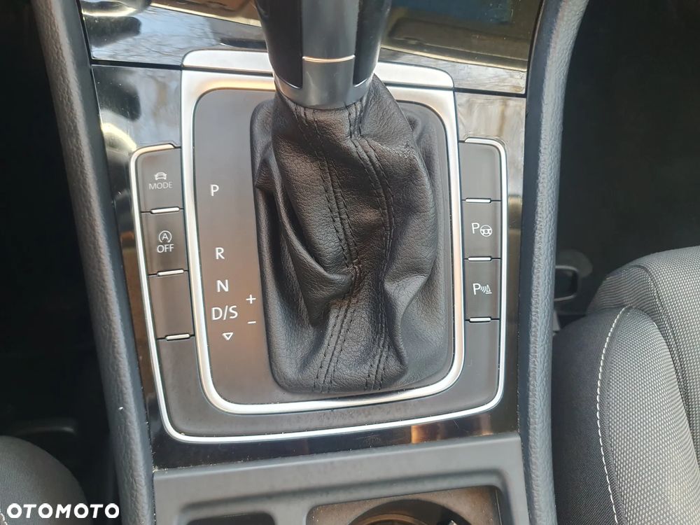 Volkswagen Golf VII 1.4 TSI BMT Highline DSG - 25