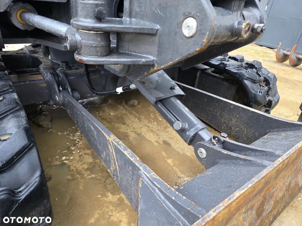 New Holland E19C - 18