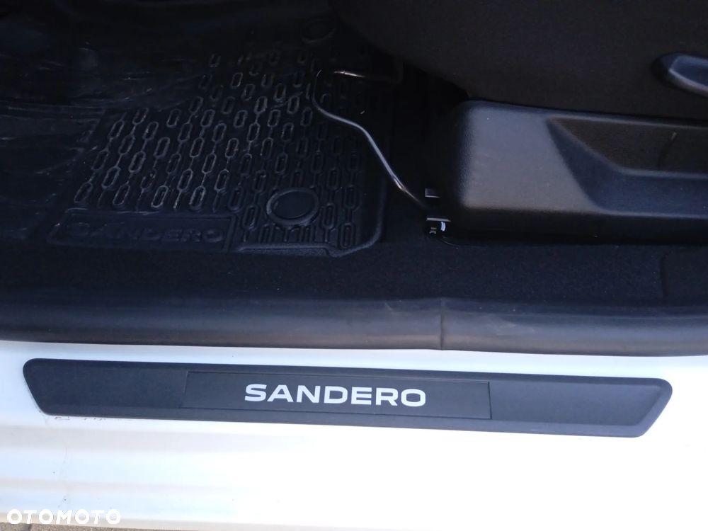 Dacia Sandero TCe 100 Essential - 24