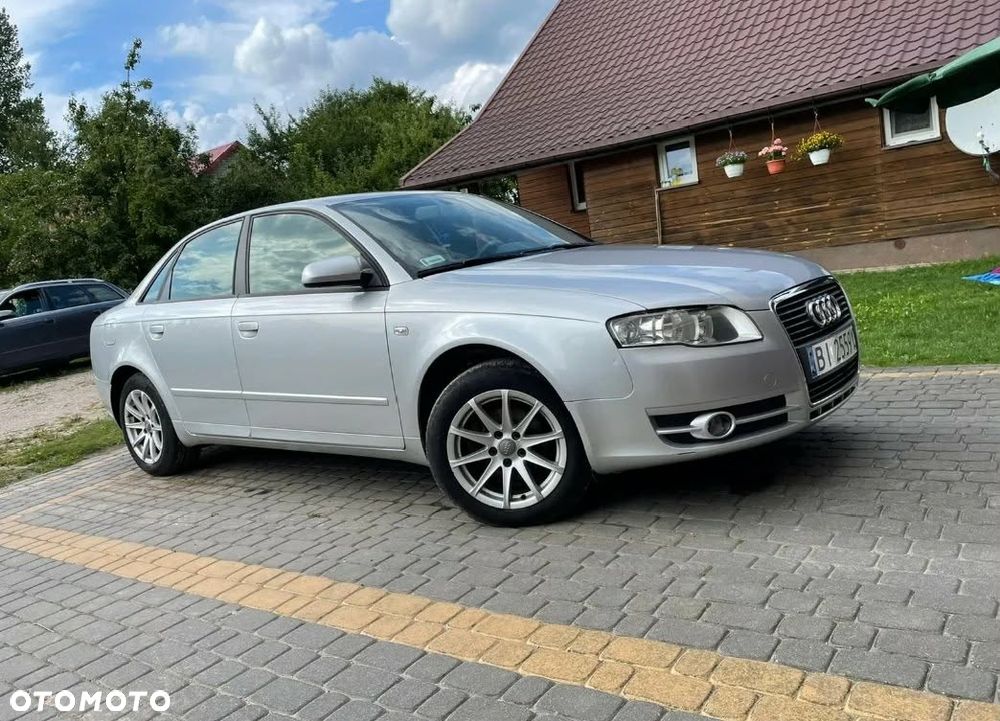 Audi A4 Limousine - 1