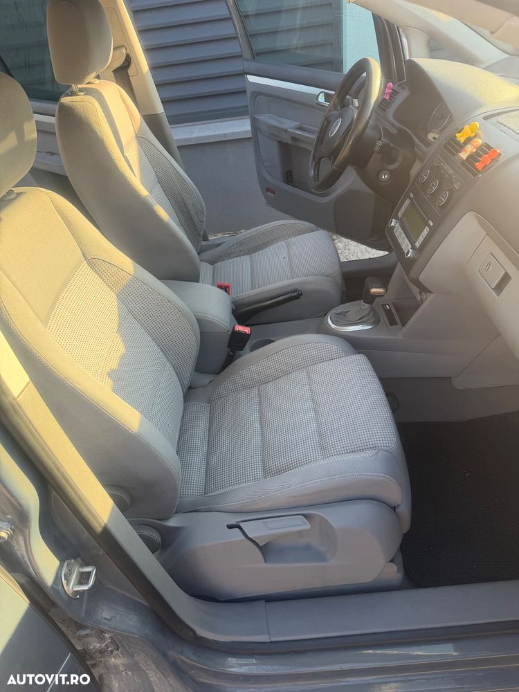 Volkswagen Touran 2.0TDI Highline Aut - 3
