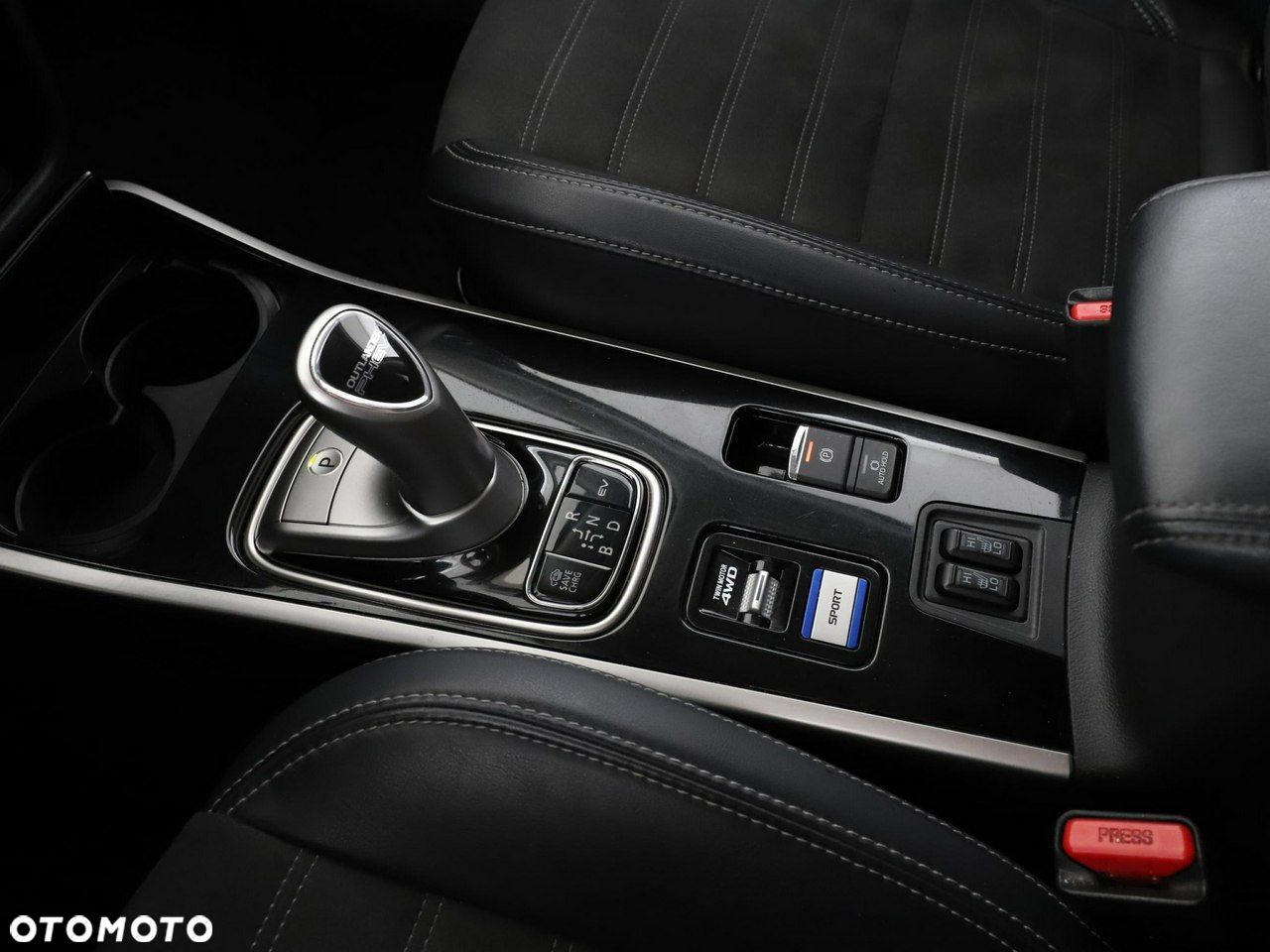 Mitsubishi Outlander 2.4 4WD Plug-In Hybrid - 28