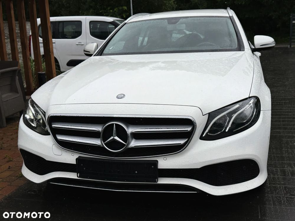 Mercedes-Benz Klasa E 200 BlueEFFICIENCY 7G-TRONIC Avantgarde - 2