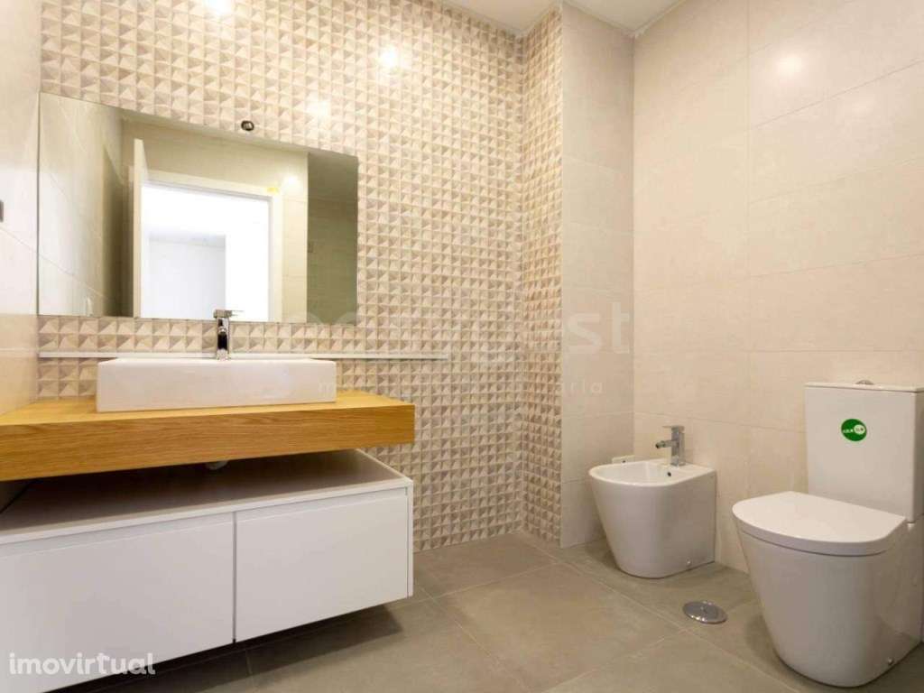 Moradia T4 num condomínio fechado com piscina, no Entroncamento - Grande imagem: 5/13