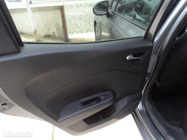 Renault Clio 1.0 TCe Evolution Bi-Fuel - 10