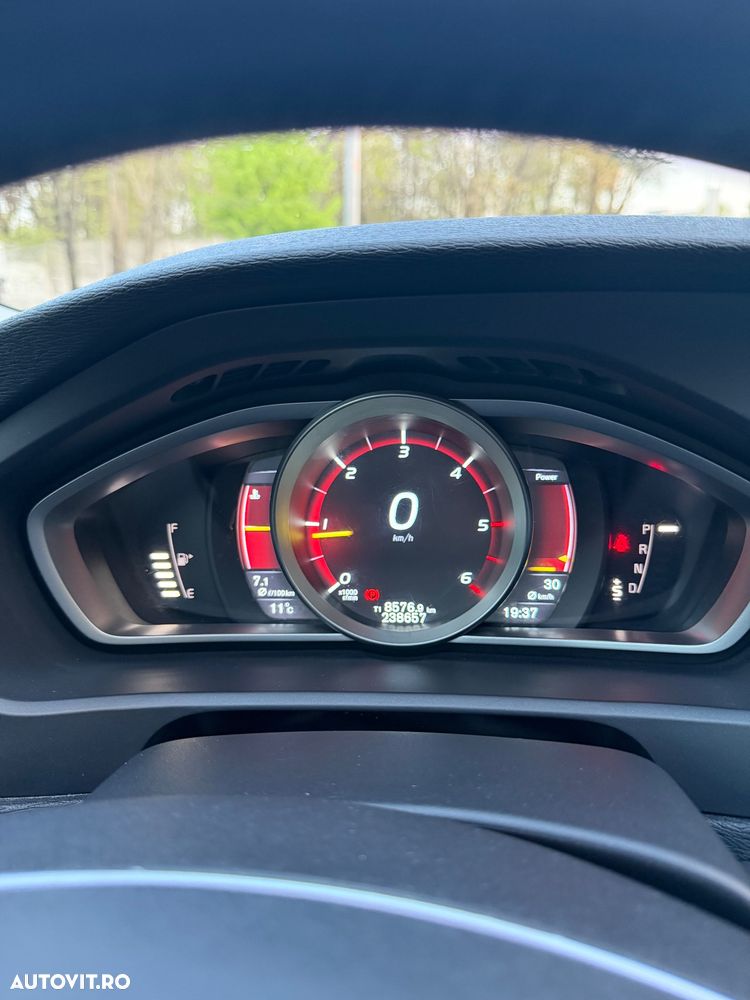 Volvo V40 D2 Aut. Momentum - 12