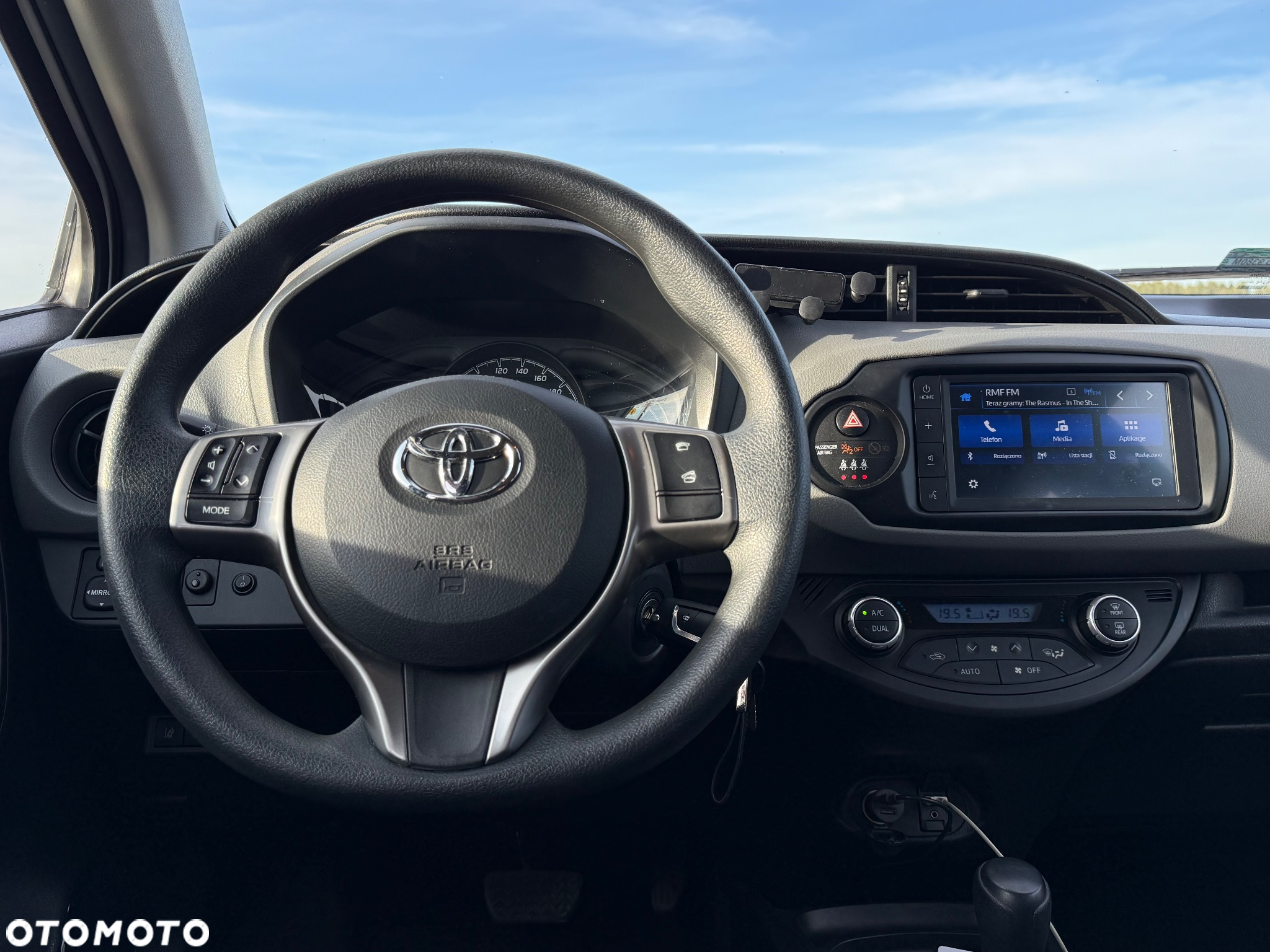 Toyota Yaris Hybrid 100 Premium - 10