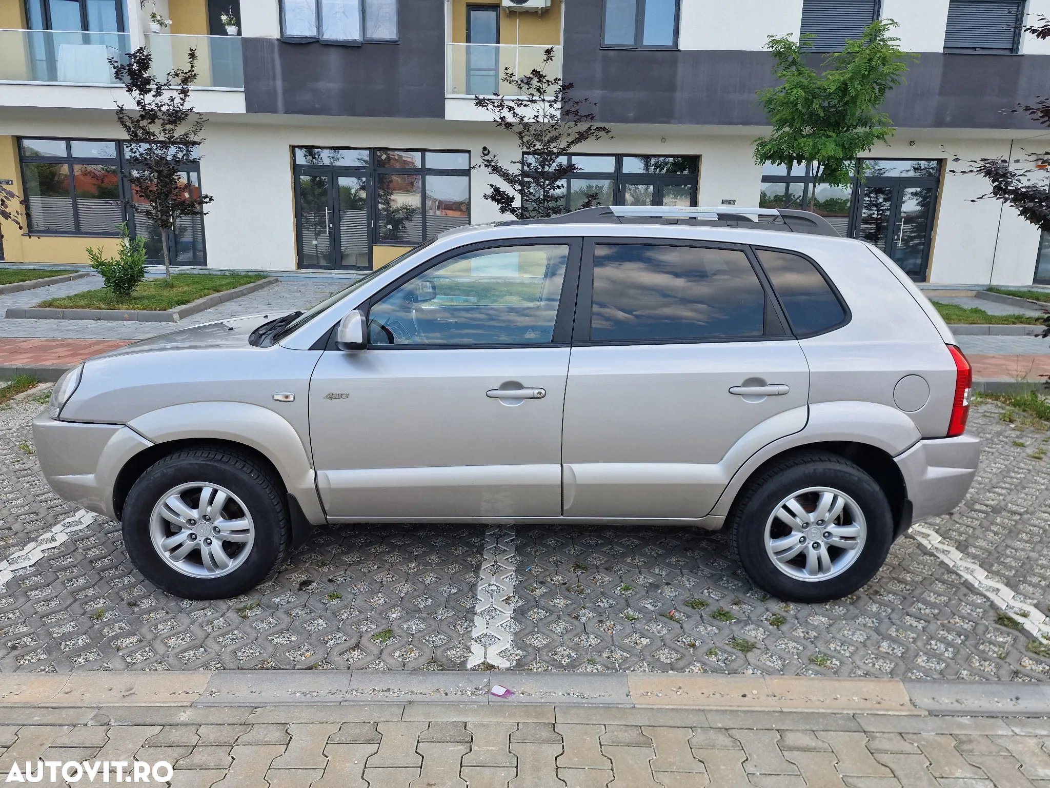 Hyundai Tucson 2.0 CRDI VGT GLS 4WD MT PREMIUM - 4