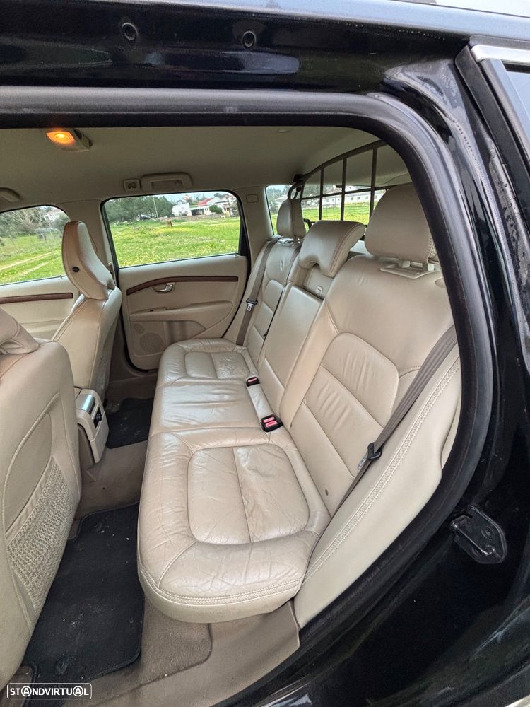 Volvo XC 70 D5 Momentum Geartronic - 8