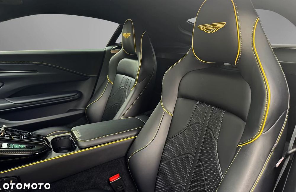 Aston Martin Vantage - 16
