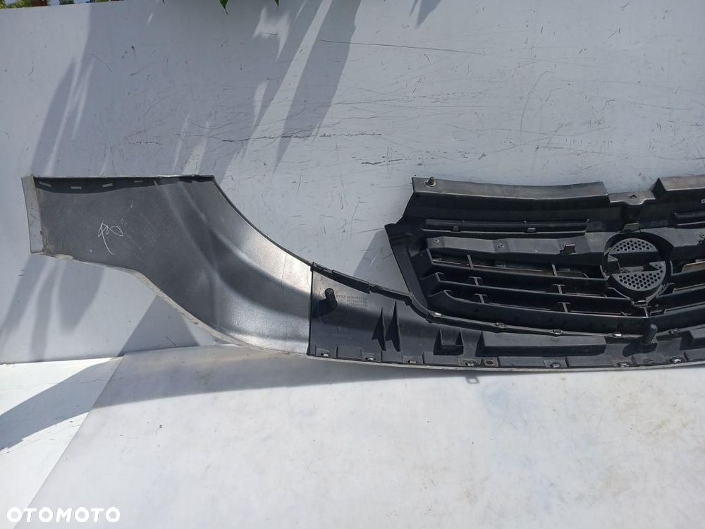 ATRAPA GRILL KRATKA LISTWA SREBRNA OPEL VIVARO I LIFT 07-14r.  623100248R - 5