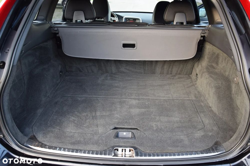 Volvo XC 60 D4 AWD Momentum - 22