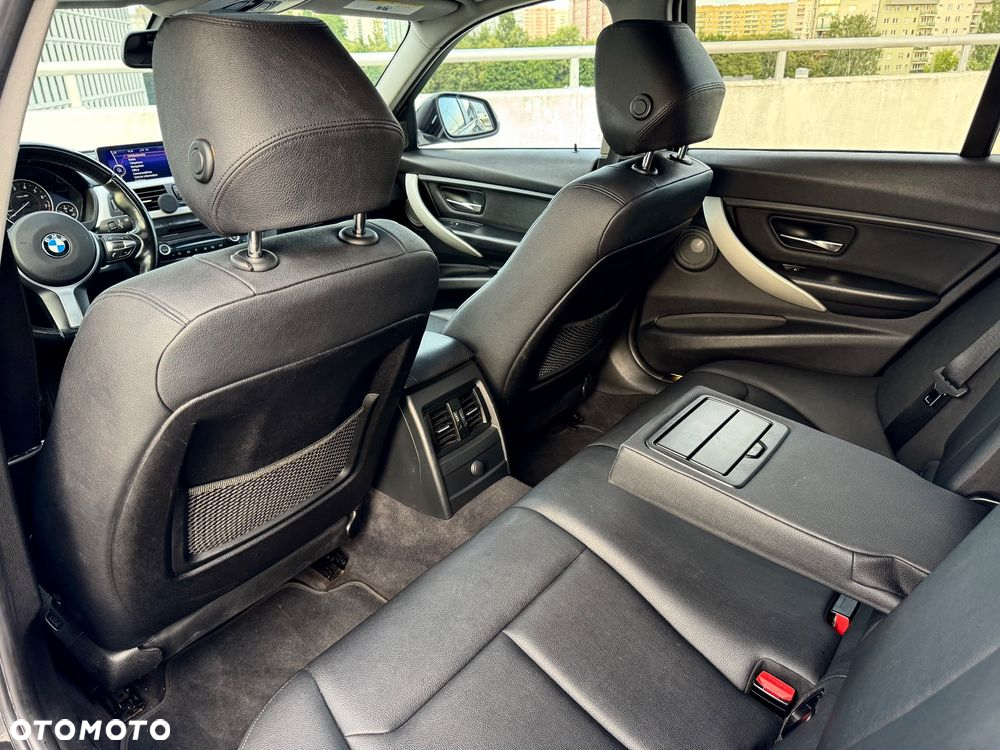 BMW Seria 3 328i Sport Line - 13