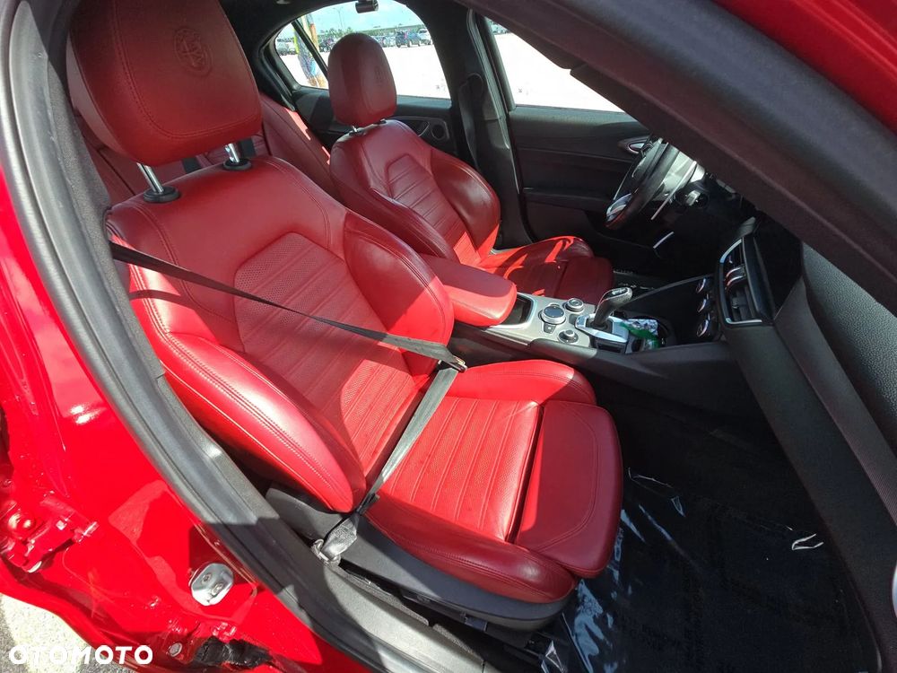 Alfa Romeo Giulia 2.0 Turbo 16V AT8 Veloce Ti - 9