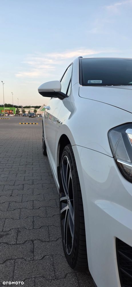 Volkswagen Golf - 6