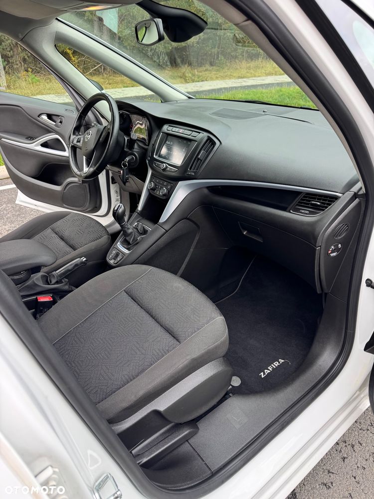 Opel Zafira - 24