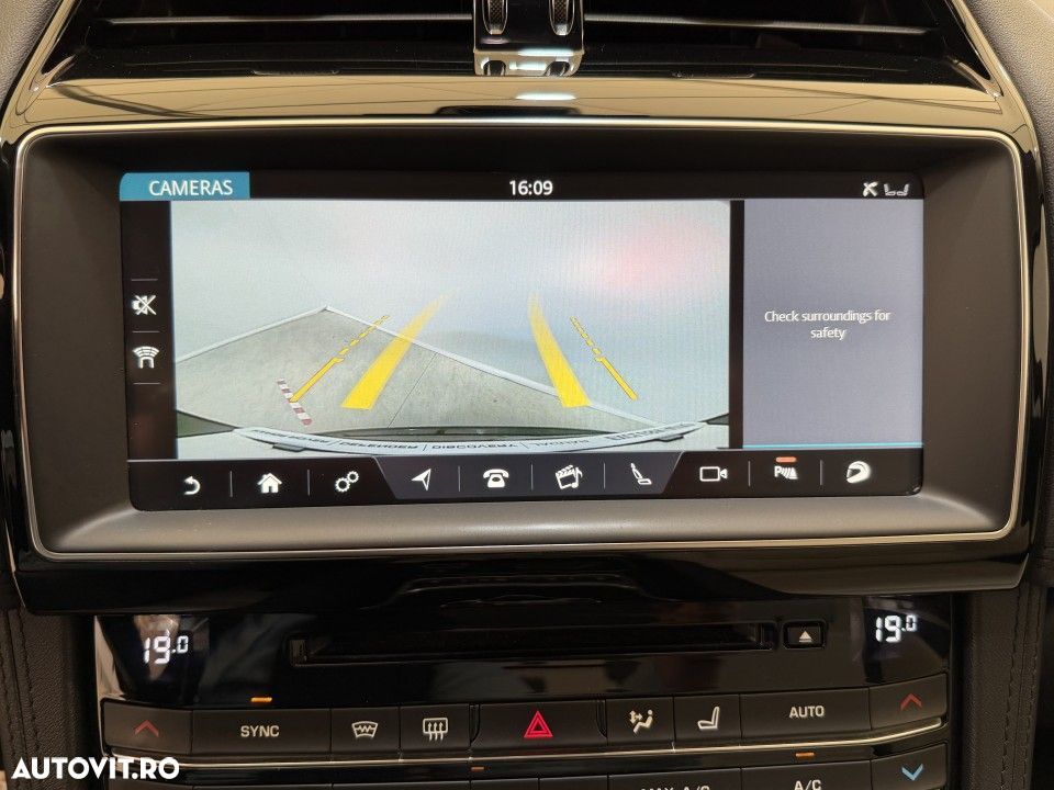 Jaguar F-Pace - 26