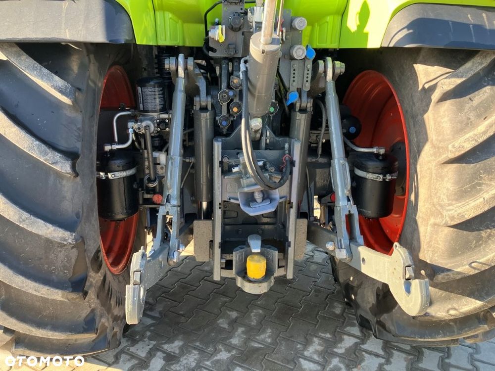 Claas ARION 660 CMATIC - 13