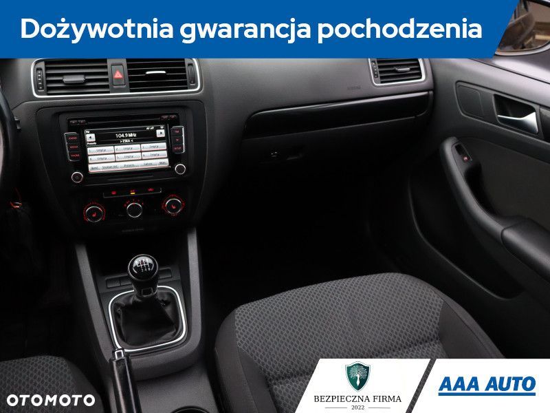 Volkswagen Jetta - 9