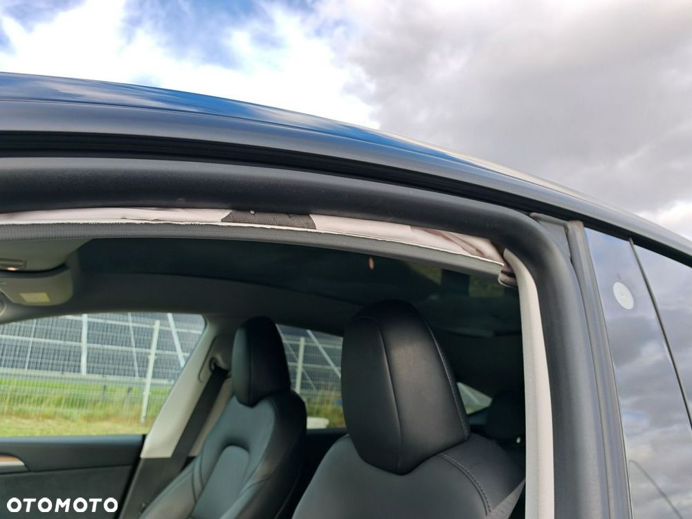 Tesla Model Y Performance Dual Motor AWD - 23