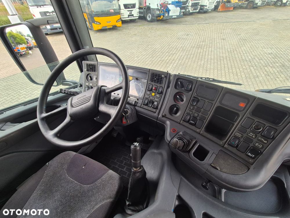 Scania P94LB 300 4X2 / KONIOWÓŻ / DO PRZEWOZU ZWIERZĄT / BYDŁO / KONIE / POMIESZCZENIE GOSPODARCZE / SERWISOWANY / 1WŁ / 5 MIEJSC / MANUAL / RAMPA - 25