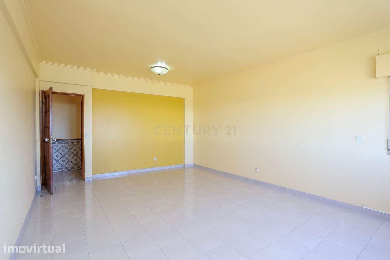 Apartamento T3 com Varanda e Arrecadação - Rio de Mouro - Grande imagem: 4/26