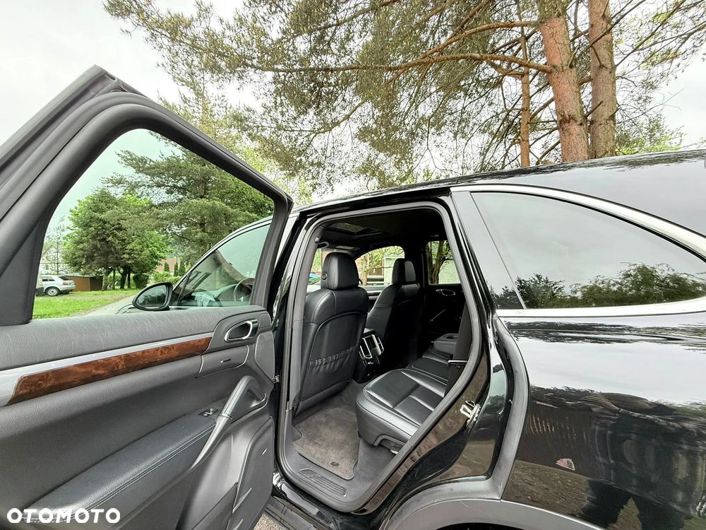 Porsche Cayenne - 21