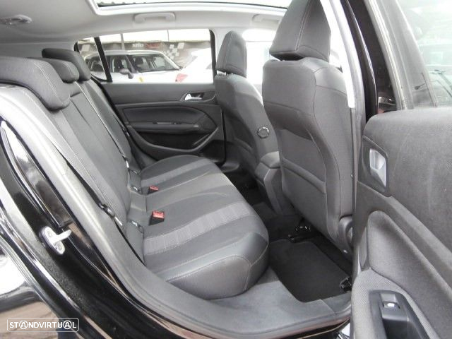 Peugeot 308 BlueHDi 130 Black Edition - 30