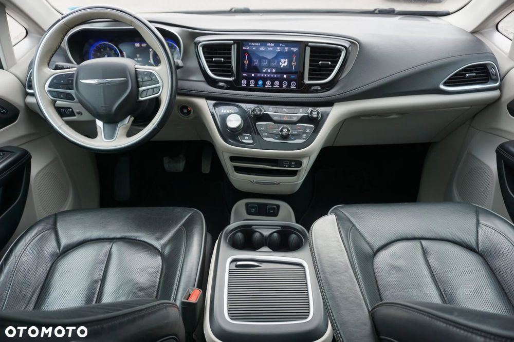 Chrysler Pacifica - 16