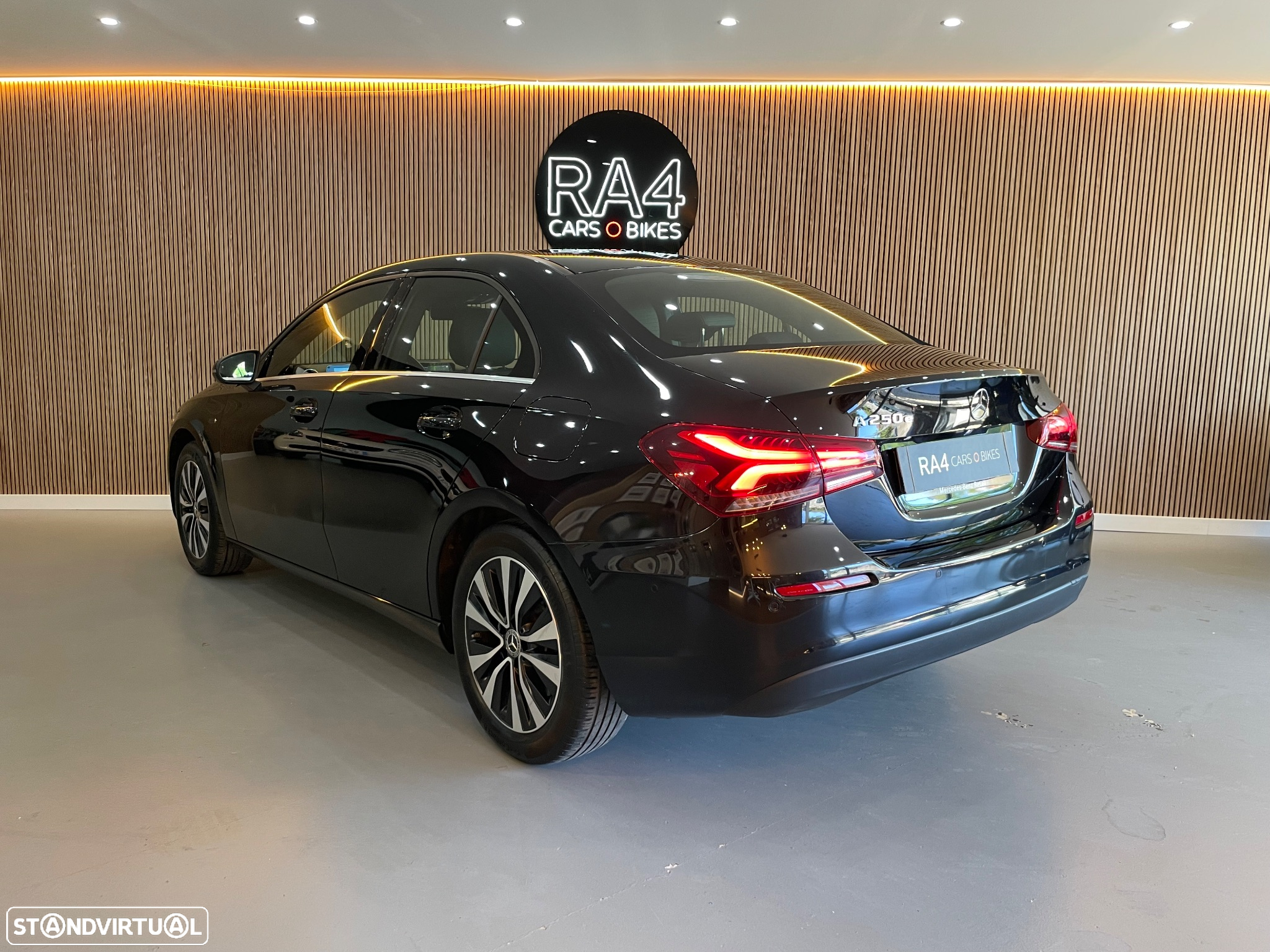 Mercedes-Benz A 250 Limousine e Style Plus - 2