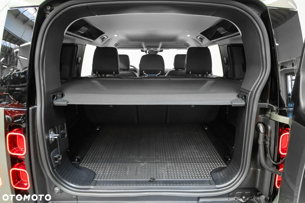 Land Rover Defender - 36