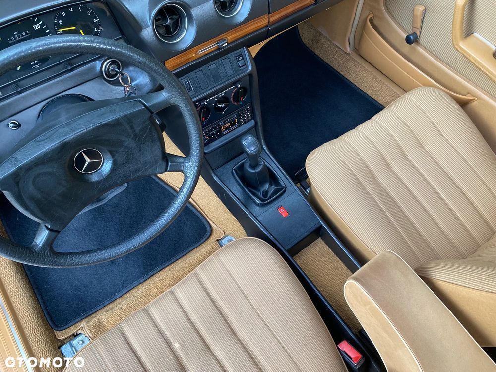 Mercedes-Benz W123 - 17