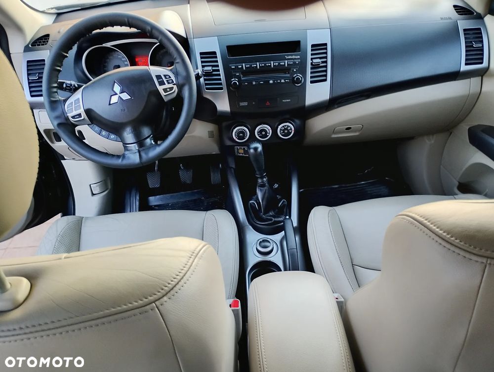 Mitsubishi Outlander 2.0 DID Intense + SE - 7