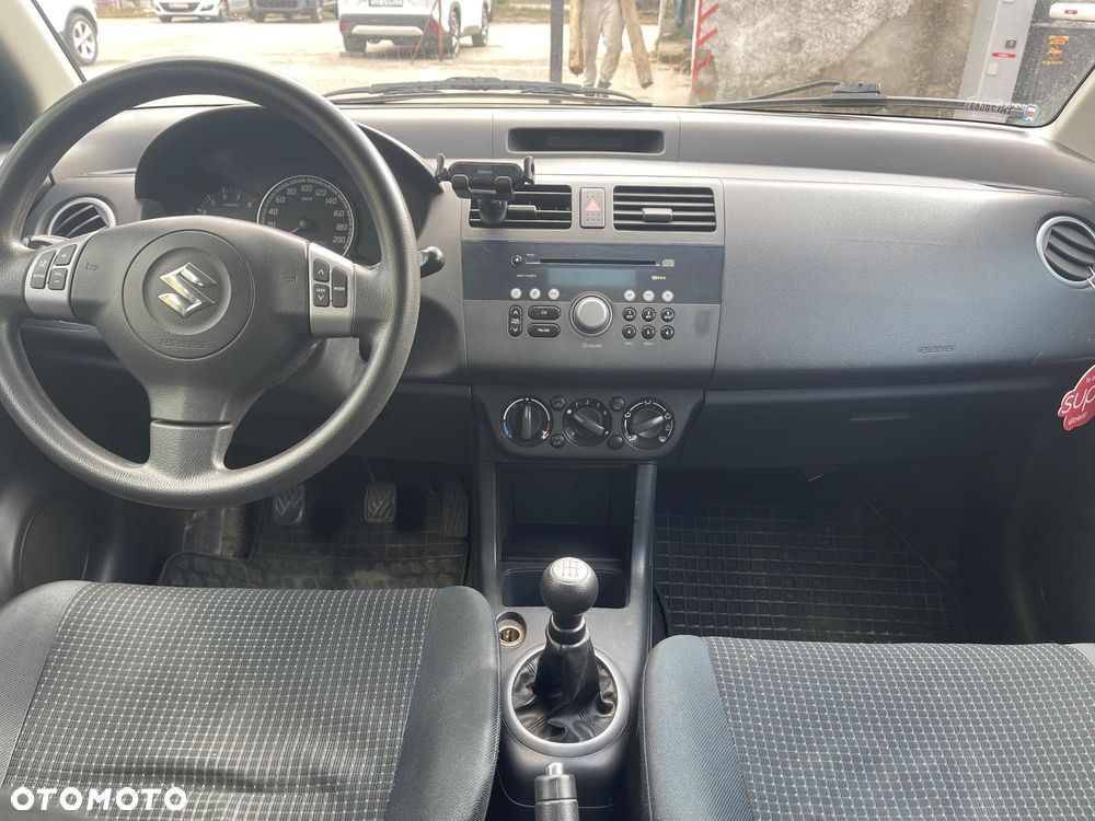 Suzuki Swift 1.3 Sakura - 8