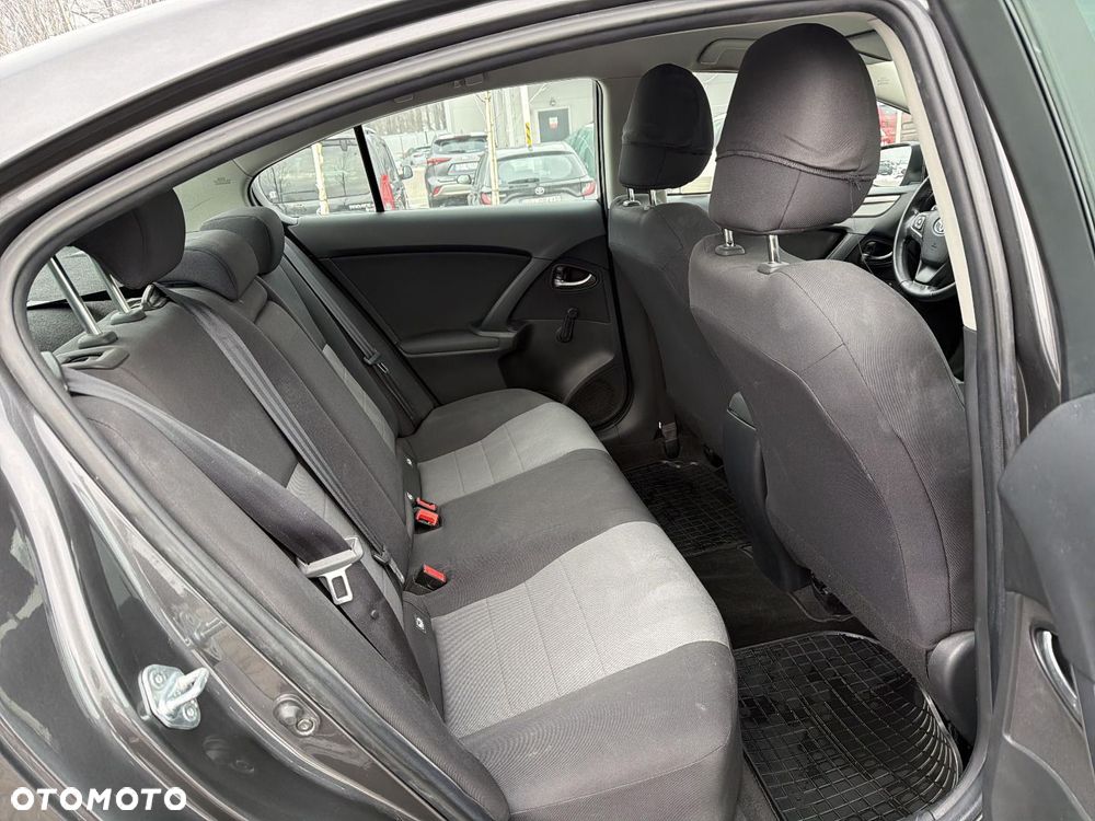 Toyota Avensis - 12