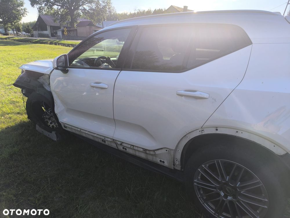Volvo XC 40 T5 AWD Momentum - 4