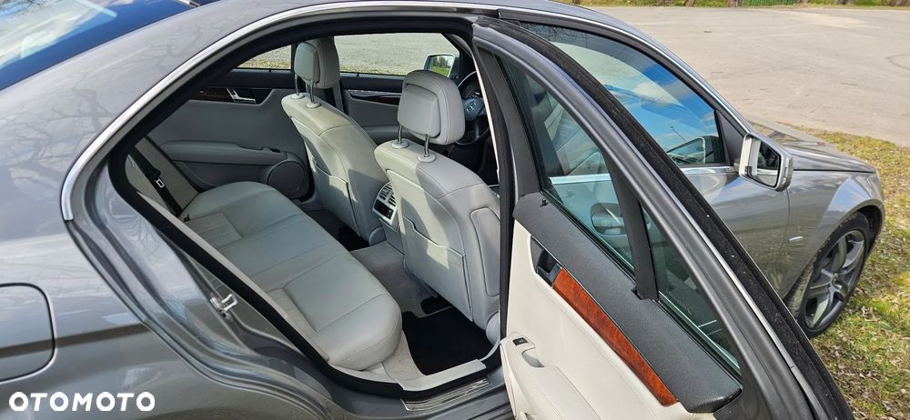 Mercedes-Benz Klasa C 350 CGI 7G-TRONIC BlueEFFICIENCY Avantgarde - 13