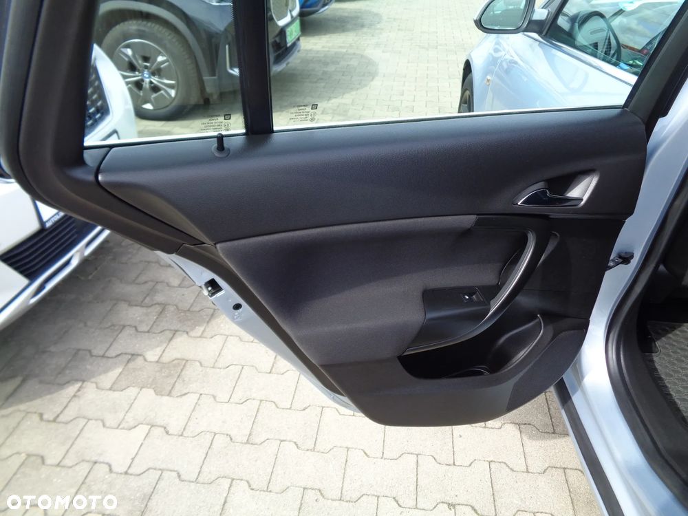 Opel Insignia - 15