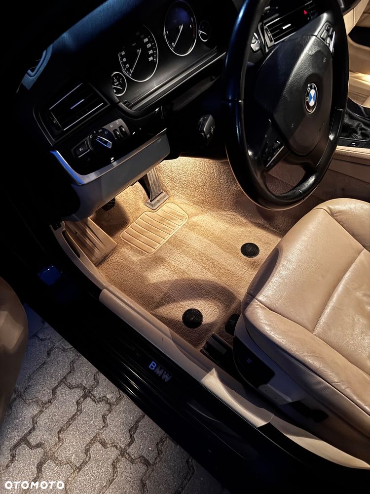 BMW Seria 5 520d - 25