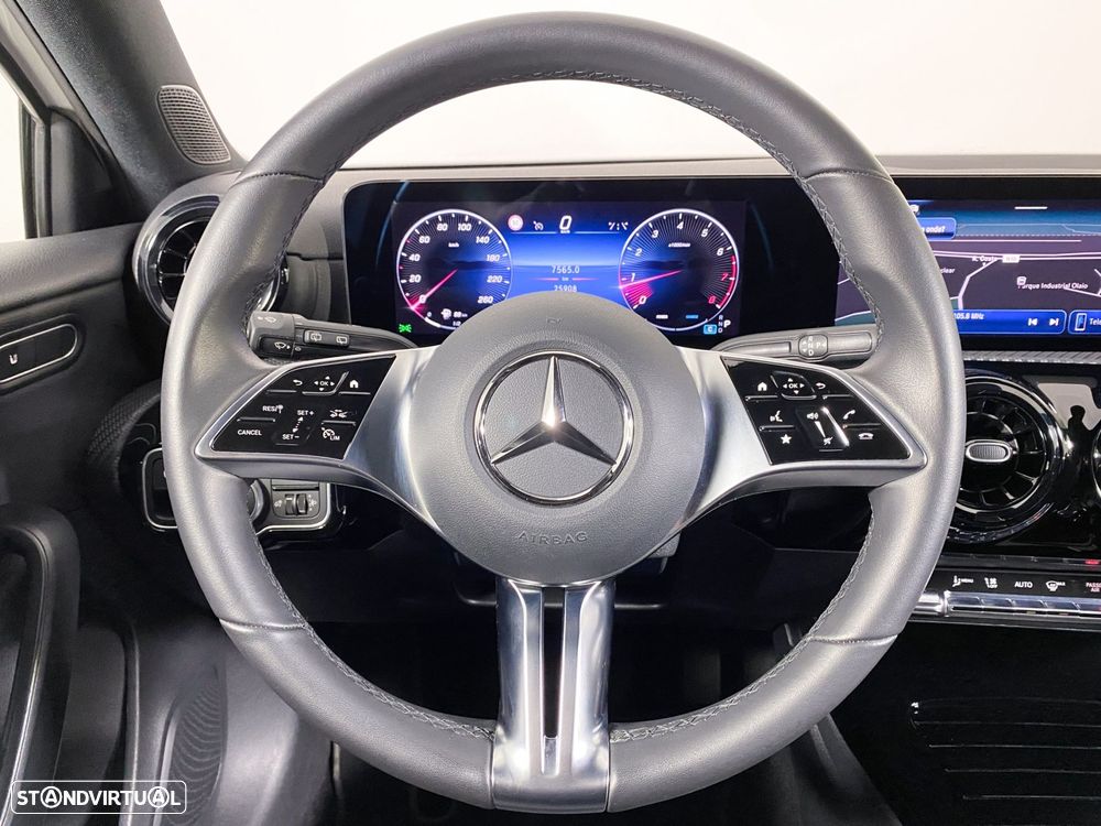 Mercedes-Benz A 200 Standard - 11
