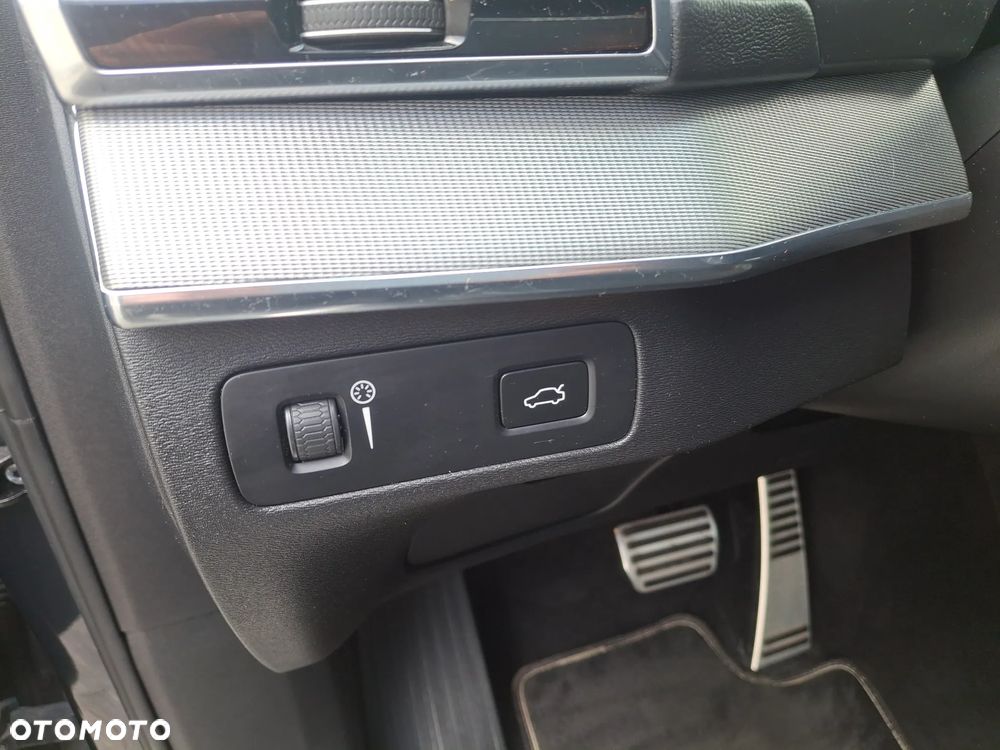 Volvo XC 90 D5 AWD Geartronic RDesign - 23