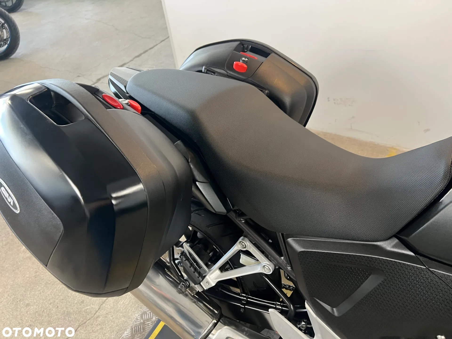 Honda CB - 16
