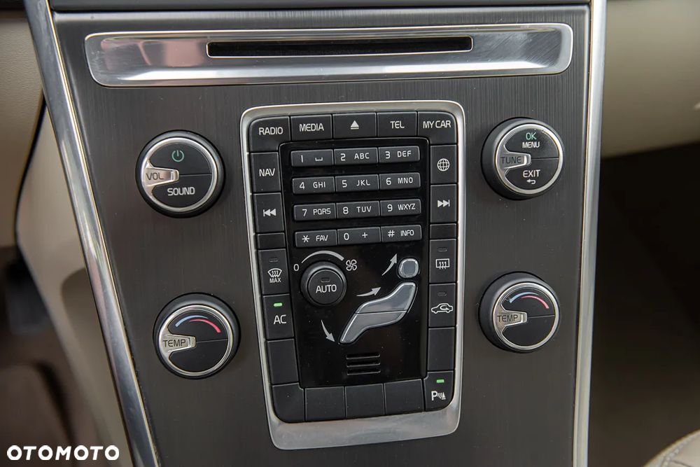 Volvo XC 60 D4 Geartronic Momentum - 24