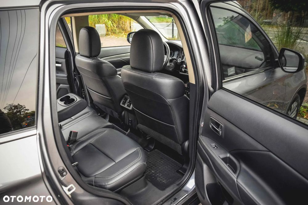 Mitsubishi Outlander 2.0 Intense + Navi 4WD CVT - 17