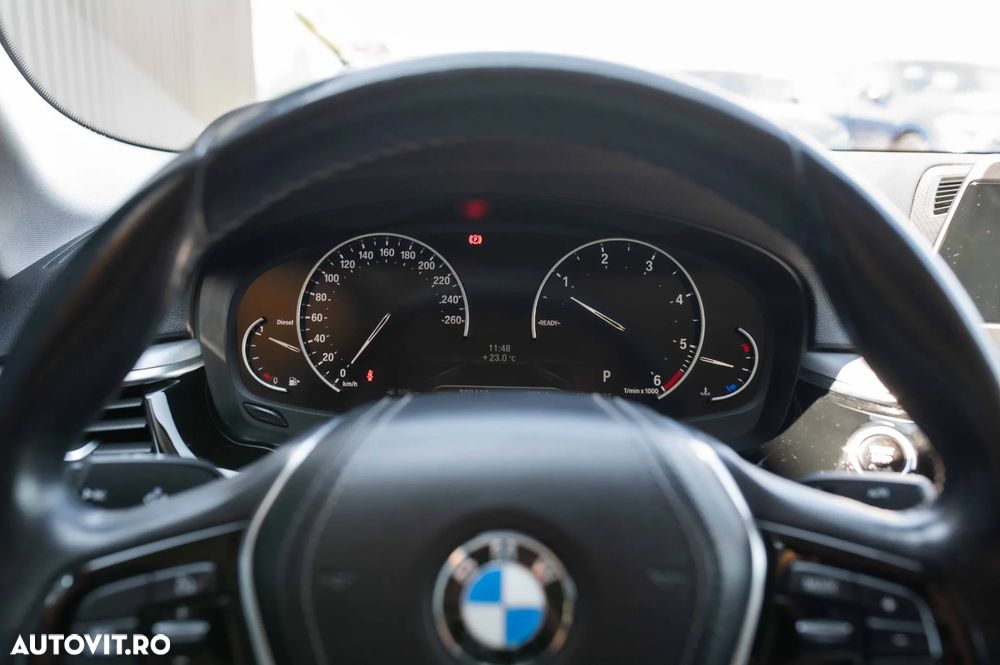 BMW Seria 5 520d xDrive AT - 15