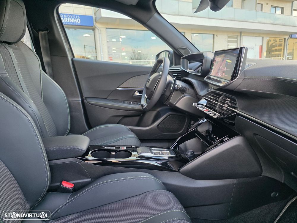 Peugeot 2008 1.2 PureTech GT EAT8 - 26